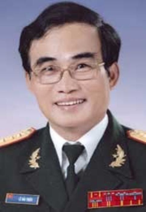 Lê Hải Triều, một nhà văn và Đại tá.