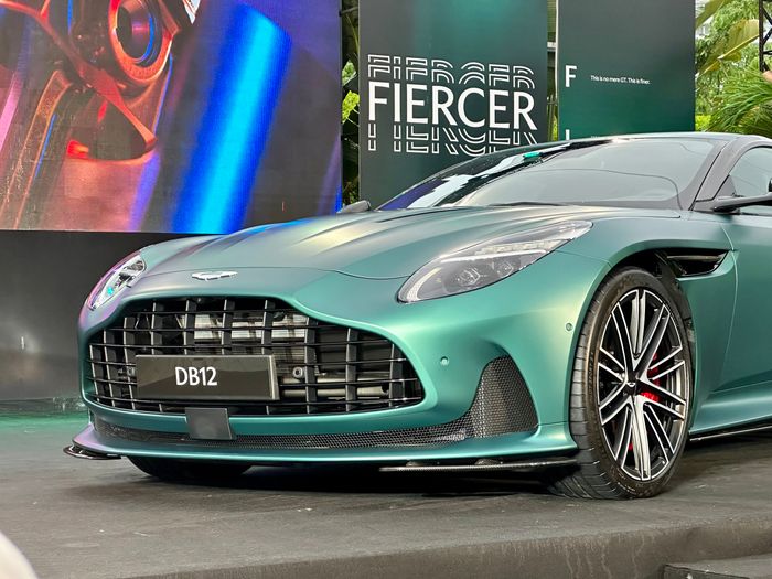 Aston Martin DB12 (1).jpg