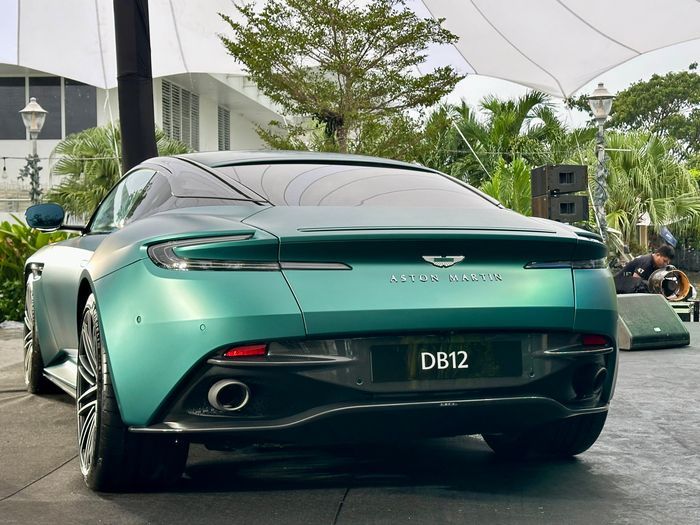 Aston Martin DB12 (8).jpg