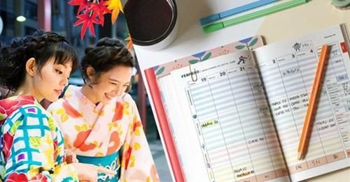 Người Nhật ưu tiên tiết kiệm cho con cái. Lối sống của họ từ ăn uống đến việc ở đều được tiết kiệm. Các căn hộ thường có kích thước nhỏ phù hợp với sinh hoạt hằng ngày. Họ không chi quá nhiều tiền cho nhà cửa, từ đó tiết kiệm được khoản tiền đó để chăm sóc con cái.