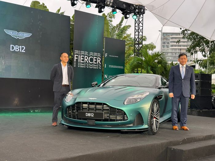 Aston Martin DB12 (6).jpg