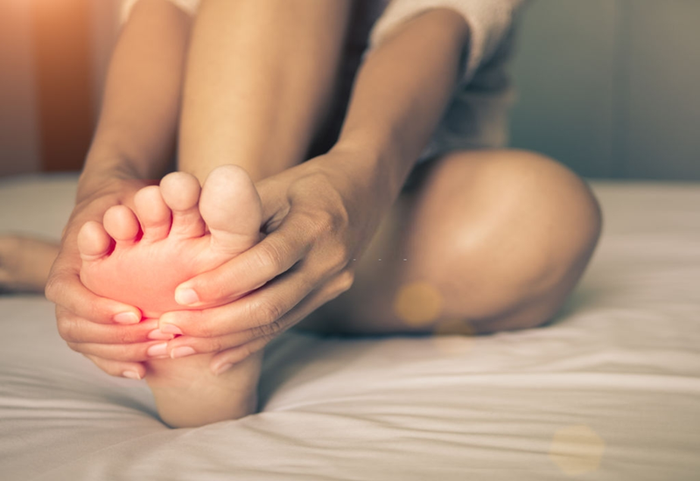 Bị chuột rút là một trong những dấu hiệu của sự thiếu hụt canxi
