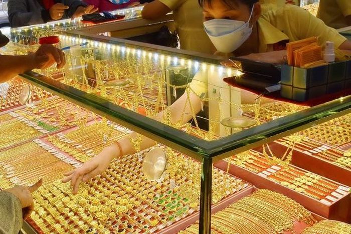 Giá vàng trong nước sáng nay giảm mạnh ở chiều mua vào tại các cửa hàng vàng