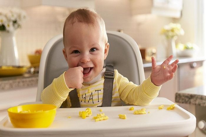 Những điều cần lưu ý khi bé bắt đầu ăn dặm