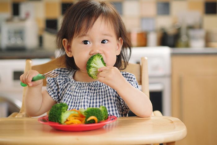 Hãy kích thích sự tò mò của trẻ qua việc đa dạng hóa thực đơn hàng ngày.