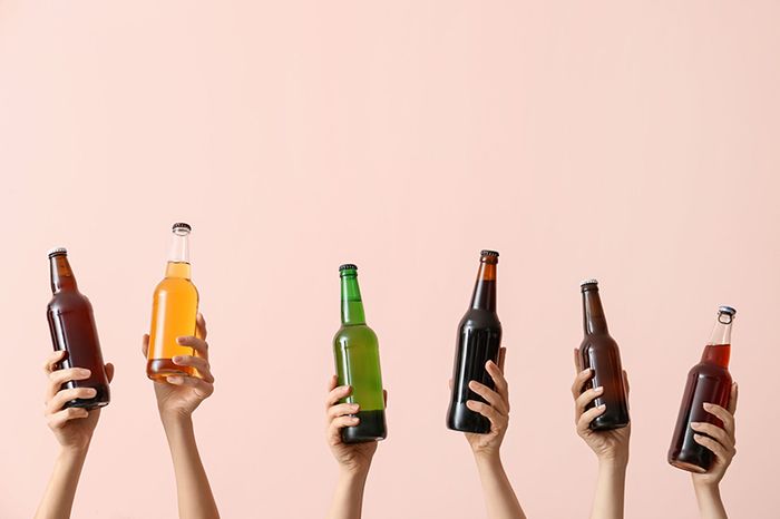 Rượu, bia và nước ngọt có ga có thể ảnh hưởng đến hệ tiêu hóa của bạn.