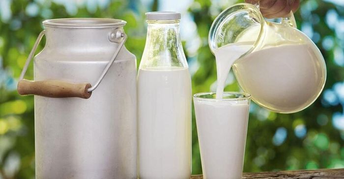  Sữa là một phần không thể thiếu trong chế độ dinh dưỡng của bé 1 tuổi