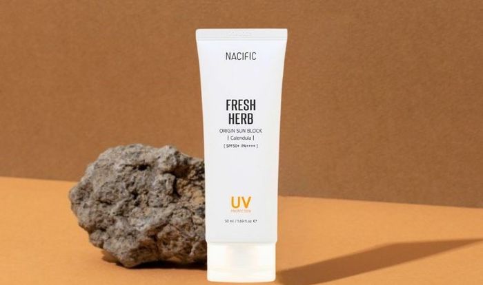 Kem chống nắng giúp bảo vệ và phục hồi da Nacific Fresh Herb SPF 50+ PA++++ 50 ml