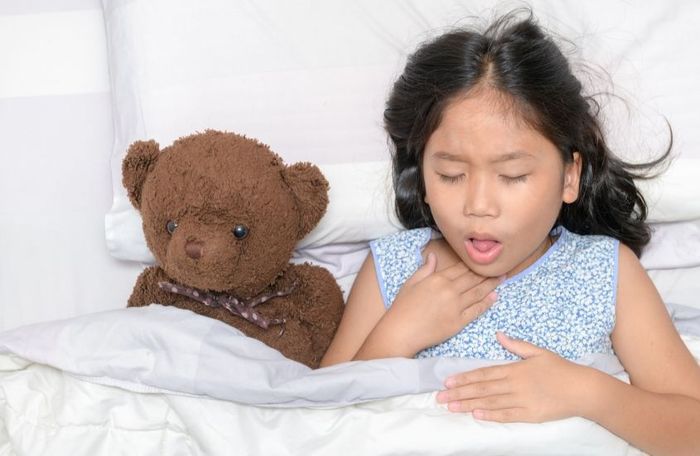 Viêm họng thường xảy ra do bé có hệ miễn dịch yếu
