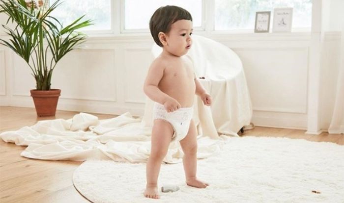Chọn tã quần cho bé trên 3 tháng tuổi sẽ giúp bé thoải mái khi vận động.
