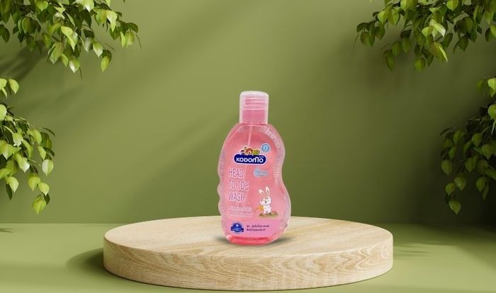 Dầu tắm gội cho bé Kodomo Pink Hanabaki với tinh dầu hoa trà 200 ml (phù hợp mọi độ tuổi)