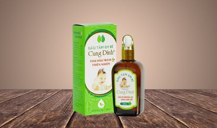 Dầu tắm cho bé Cung Đình dung tích 100 ml, chiết xuất từ tinh dầu tràm