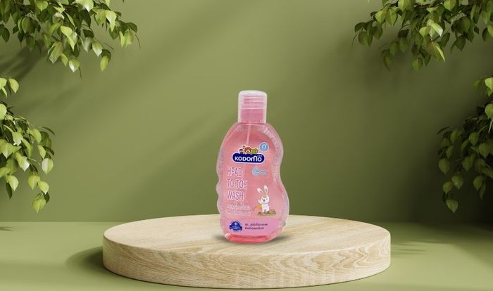 Dầu tắm gội Kodomo Pink Hanabaki tinh dầu hoa trà 200 ml (dành cho mọi độ tuổi)