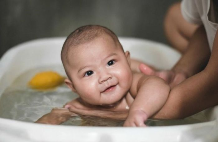 Da của trẻ nhạy cảm, cần chống viêm và bảo vệ da