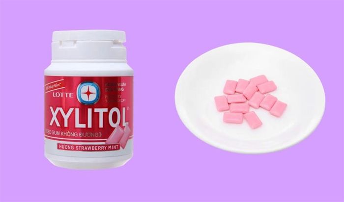 Kẹo singum Lotte Xylitol hương bạc hà, dâu hũ 58g