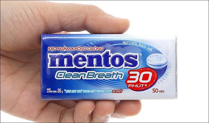 Hộp kẹo ngậm Mentos Clean Breath hương bạc hà dung tích 35g