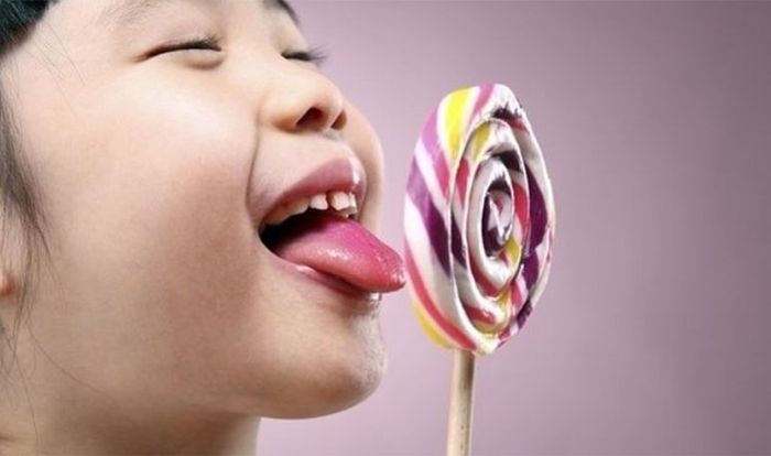 Ăn quá nhiều kẹo gây ra sự cản trở trong việc hấp thụ chất dinh dưỡng