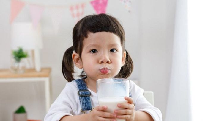 Sữa chứa nhiều chất dinh dưỡng đặc biệt quan trọng cho sức khỏe của bé