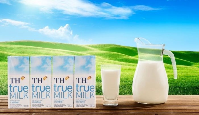 Lốc 4 hộp sữa tươi tiệt trùng TH true MILK ít đường 180 ml (dành cho trẻ từ 1 tuổi)