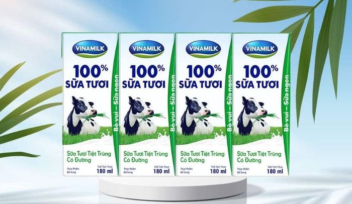 Lốc 4 hộp sữa tươi Vinamilk có dung tích 180 ml (dành cho bé từ 1 tuổi trở lên)