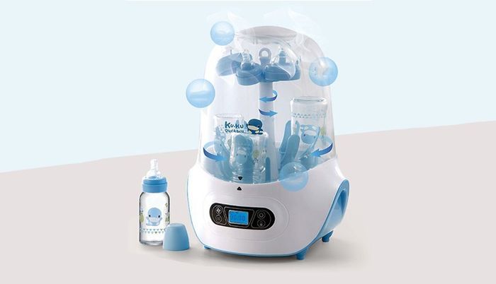 Sử dụng máy tiệt trùng và sấy khô bình sữa KuKu KU9024 để vệ sinh núm ti