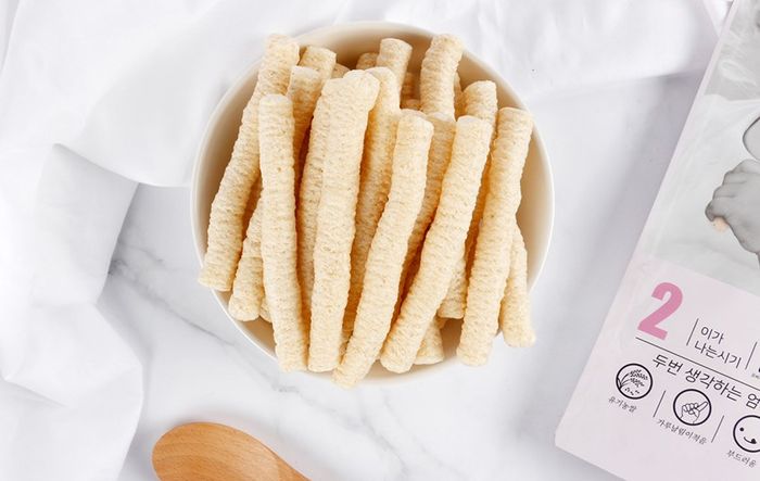 Sản phẩm bánh gạo lứt hữu cơ được chế biến từ gạo lứt và các nguyên liệu tự nhiên (hữu cơ).