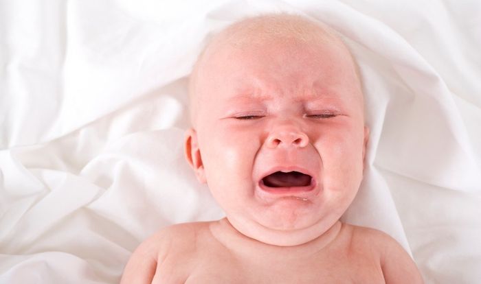 Cáu kỉnh, quấy khóc là một trong những dấu hiệu của thiếu kẽm và lysine.