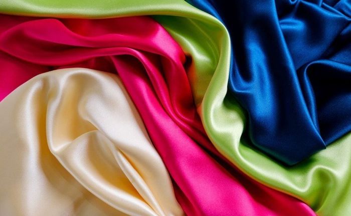 Vải lụa có khả năng chống khuẩn và chống mốc tốt, phù hợp cho mùa hè