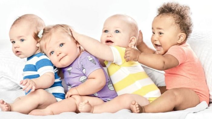 Mua đồ vừa đủ cho bé vì giai đoạn này bé phát triển nhanh