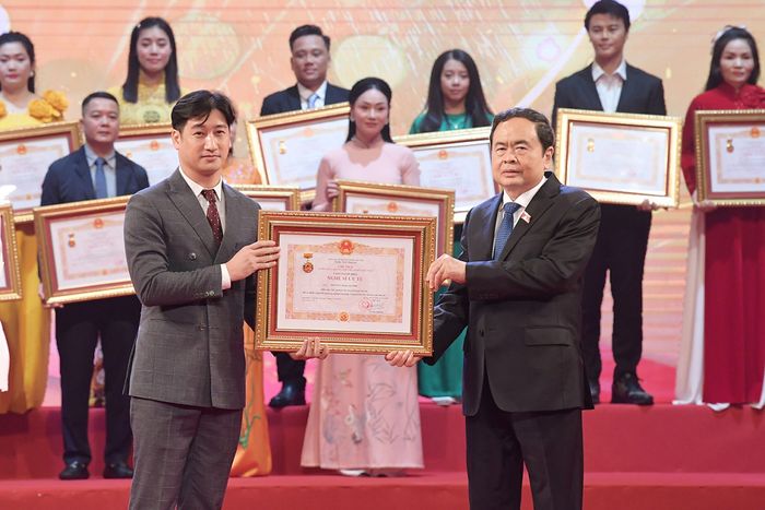 NSƯT Ngọc Quỳnh đã ly hôn vợ, công khai hẹn hò với đồng nghiệp