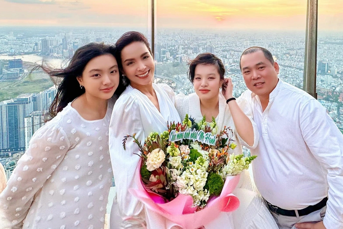 Gia đình hạnh phúc của Thúy Hạnh - Minh Khang.