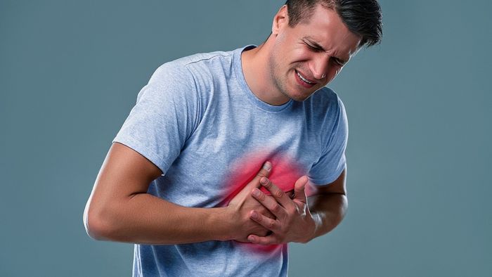 Nhận biết triệu chứng tim yếu qua 10 dấu hiệu trên gương mặt và cơ thể