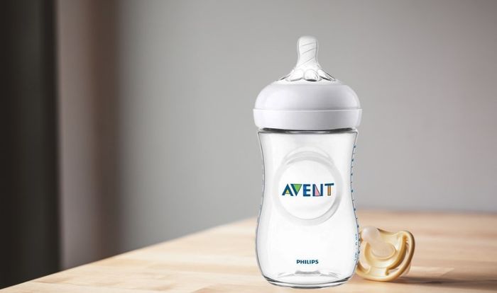 Bình sữa nhựa PP Philips Avent SCF693/13 cổ rộng 260 ml là một lựa chọn phổ biến.