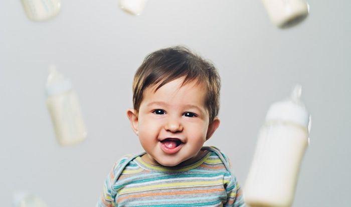 Ba mẹ cần kiên nhẫn khi thay đổi sữa cho bé và chỉ dừng lại nếu bé gặp vấn đề dị ứng.