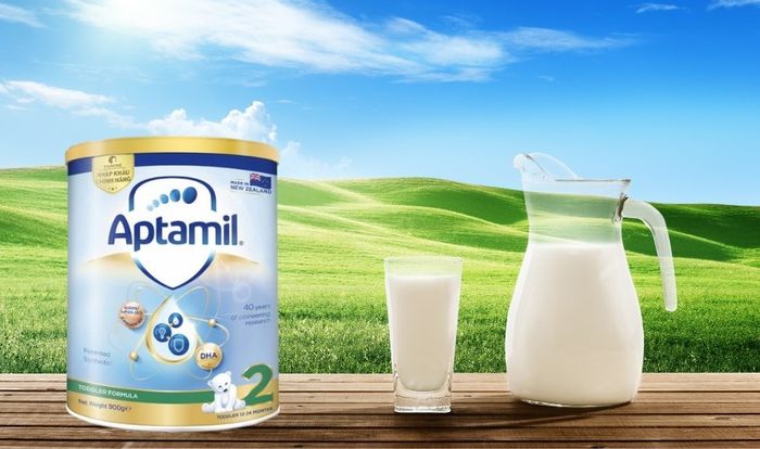 Sữa bột Aptamil Toddler Formula số 2 900g là một lựa chọn phổ biến.