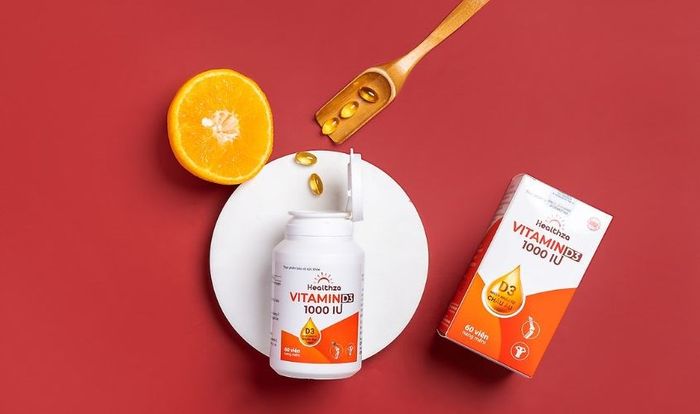 Viên uống Vitamin D3 1000IU của Healthza hỗ trợ hấp thu canxi tốt hơn cho trẻ từ 6 tuổi trở lên, có 60 viên.