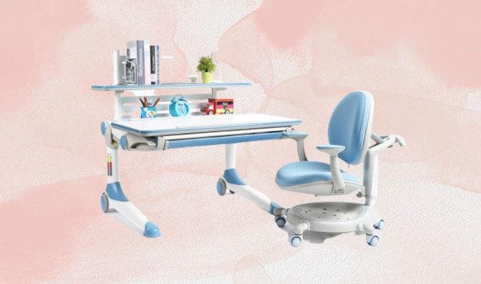 Bàn học được làm từ chất liệu nhựa cao cấp có nhiều màu sắc đa dạng.