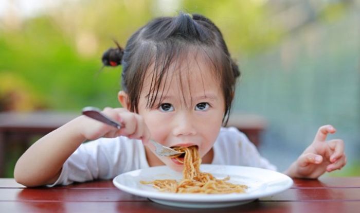 Sốt cà chua ở dạng ống nhỏ gọn, tiện lợi, dễ dàng bảo quản và mang theo sử dụng