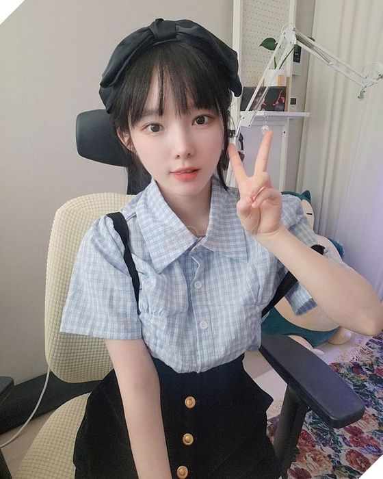 Trong cộng đồng LMHT, mọi người đều bàn luận về việc một cô gái có thể là em họ của Faker và liệu đó có phải là sự thật hay không.