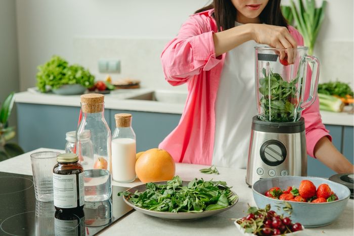 Lựa chọn máy xay có các tính năng phù hợp như xay sinh tố, xay hạt khô, xay gia vị hoặc xay thịt,...