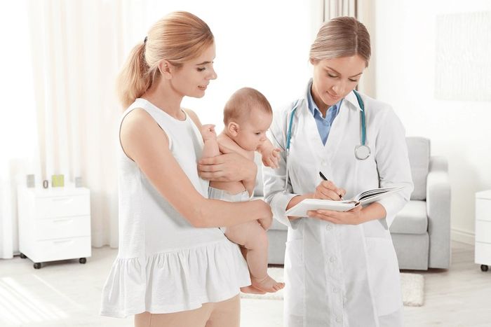 Tham khảo ý kiến của bác sĩ trước khi chọn thực phẩm cho bé bị dị ứng sữa bò