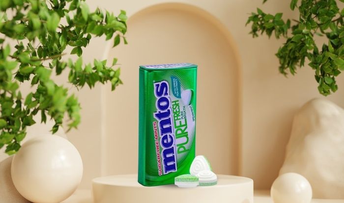 Kẹo ngậm Mentos Pure Fresh hương spearmint và trà xanh.