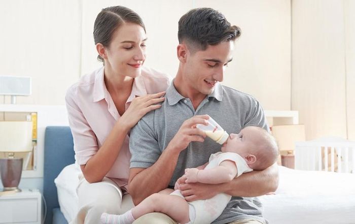 Tiệt trùng bình sữa trước khi sử dụng để đảm bảo an toàn cho bé