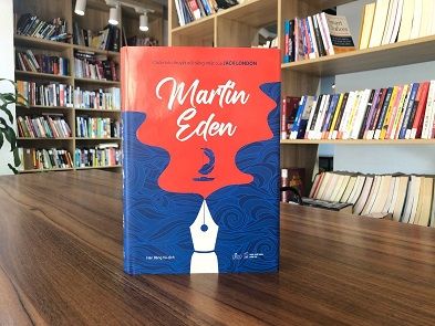 Martin Eden đã đạt đến đỉnh cao của nghề văn bằng cách đọc sách và tự học