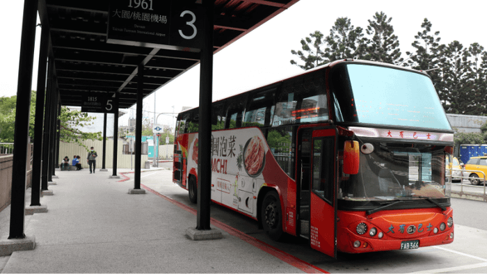 Xe bus từ sân bay Đào Viên tới trung tâm.