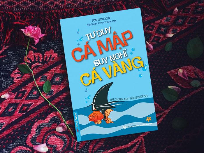 Thay đổi hoặc bị thay đổi: Cá vàng chỉ chờ ăn, cá mập lại bơi đi kiếm thức ăn
