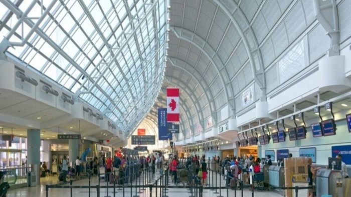 Khu vực nhà ga hành khách của sân bay Toronto