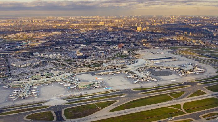 Bãi đậu máy bay tại sân bay quốc tế Toronto (Canada)