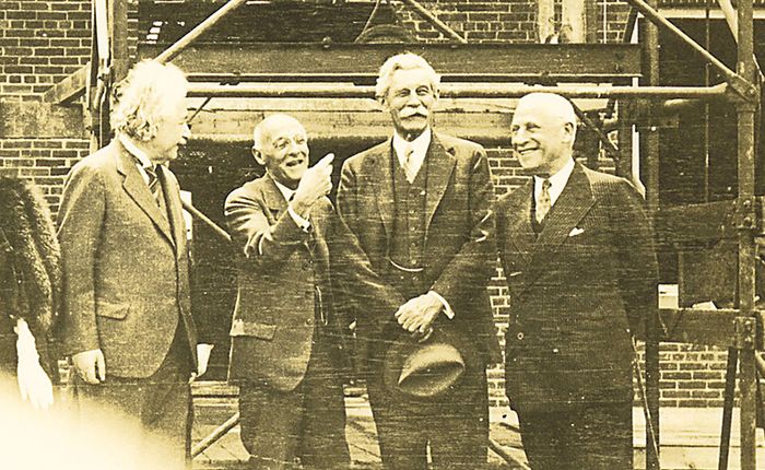 9 trích đoạn đặc sắc từ cuốn sách Sếp của Einstein