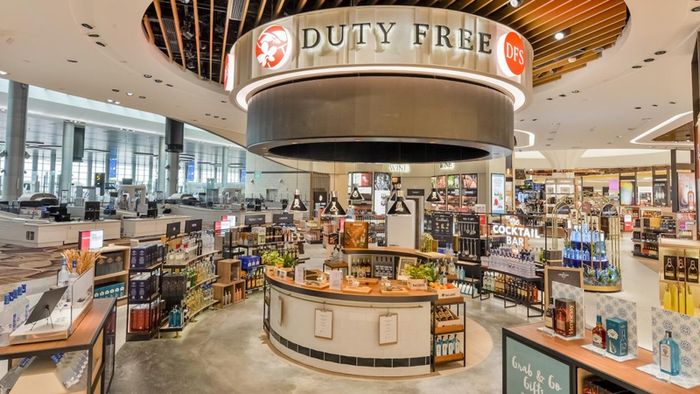 Một cửa hàng miễn thuế trong sân bay Quốc tế Singapore Changi